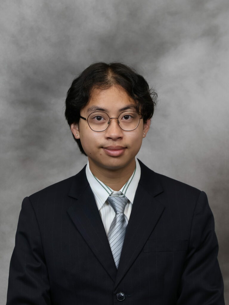 Portrait Photo of Mann in a Suit and Tie